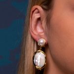 Boucles d'oreilles Clips médaille de nacre blanche sur doré