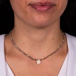 Collier élastique ras le cou médaillon strass doré