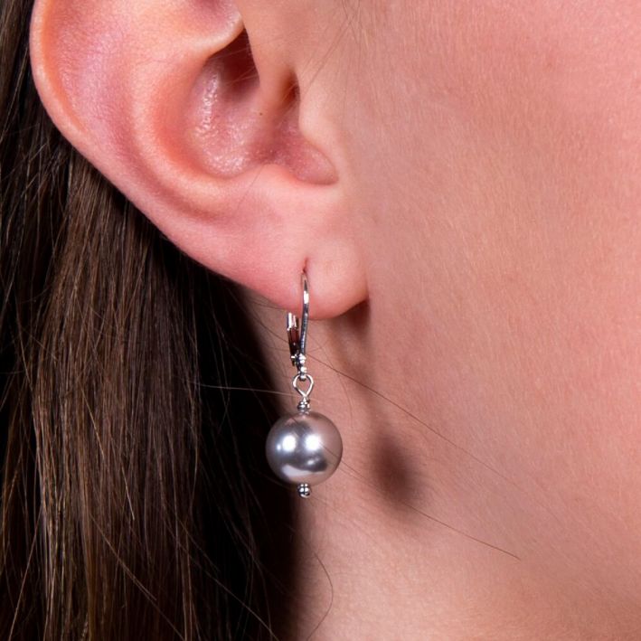 Boucles d'oreilles dormeuses perles de nacre argentée 2