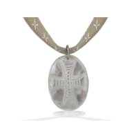 Pendentif en nacre croix de malte blanche