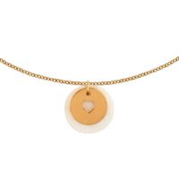 Collier silhouette coeur en plaqué or sur une médaille en nacre naturelle blanche