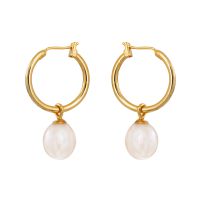 Boucles d'oreilles créoles dorées et perle de culture blanche