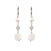 Boucles d'oreilles perles de culture et carrés de nacre blanche