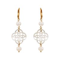 Boucle d'oreilles filigrane trèfle de nacre blanche sur doré