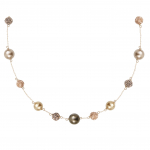 Collier perles de nacre et shamballas en déclinaison de dorés et or