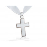 Pendentif en nacre Croix sertie blanc