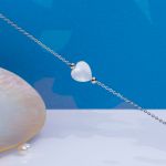 Bracelet raffiné coeur en nacre sur argenté