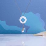 Collier pendentif trèfle de nacre et duo perle de culture et shamballa